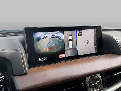 Used 2020 Lexus LX 570 4WD w/ Luxury Package image 26