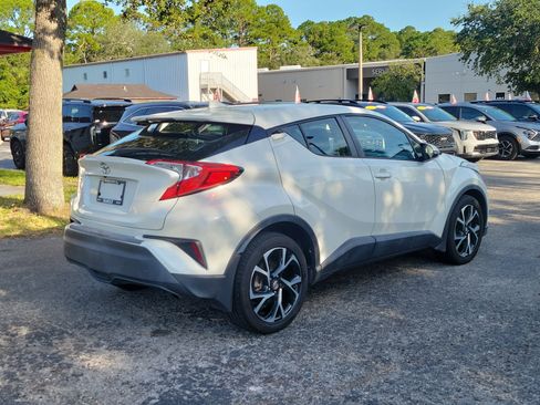 Used 2018 Toyota C-HR XLE FWD image 6