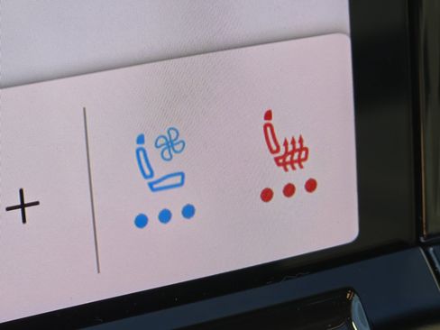 Certified 2025 Volkswagen Atlas SE image 8