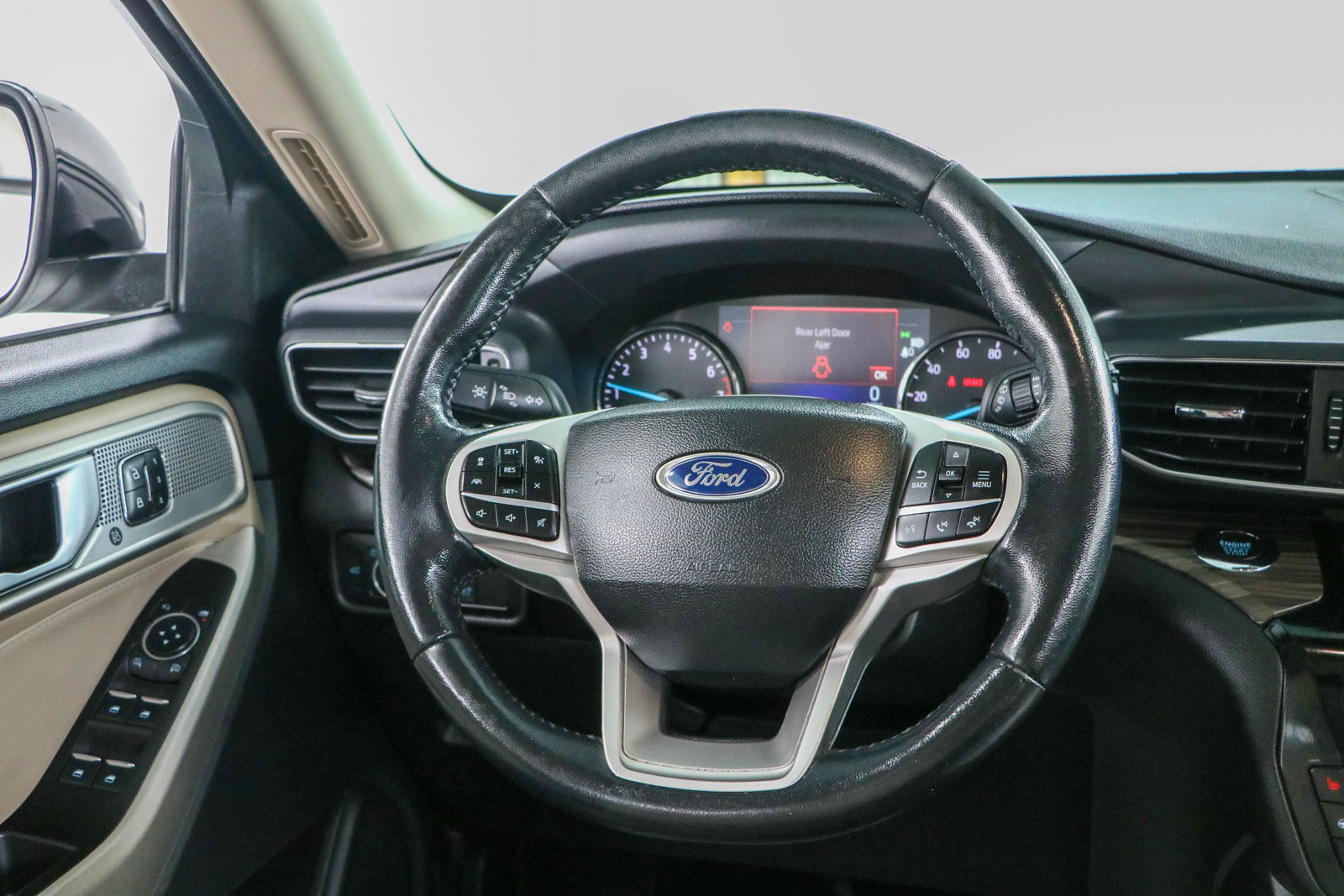 Used 2022 Ford Explorer Limited w/ Equipment Group 301A RWD image 12
