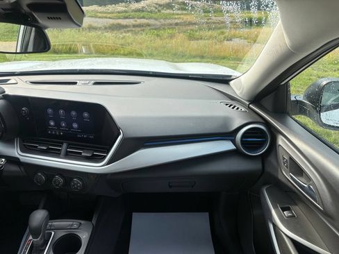 Used 2025 Chevrolet Trax LS FWD image 30
