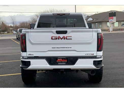 Used 2024 GMC Sierra 2500 AT4 w/ AT4 Premium Plus Package image 4