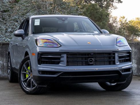 New 2025 Porsche Cayenne E-Hybrid image 6