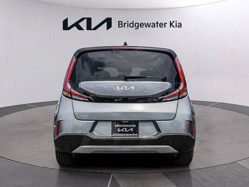 Certified 2025 Kia Soul LX w/ LX Technology Package FWD image 5