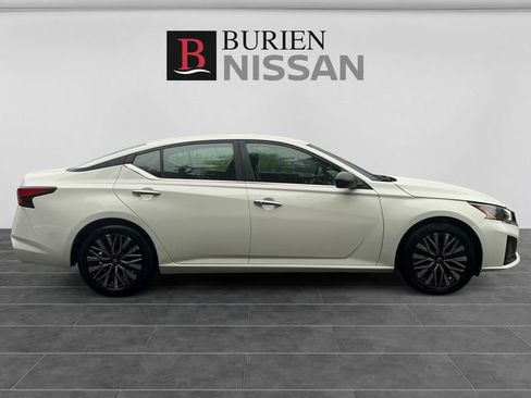 Used 2025 Nissan Altima 2.5 SV FWD image 6