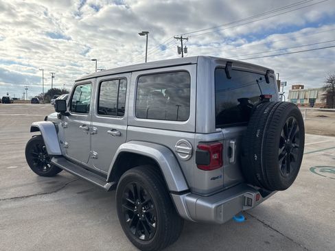 Used 2021 Jeep Wrangler Unlimited Sahara image 5