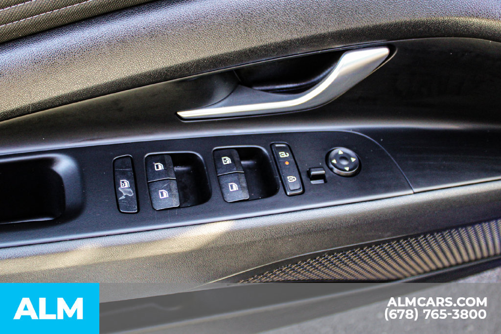 Used 2025 Hyundai Elantra SEL FWD image 31
