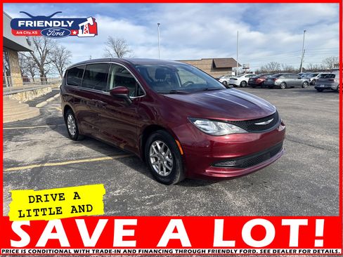 Used 2023 Chrysler Voyager LX image 9