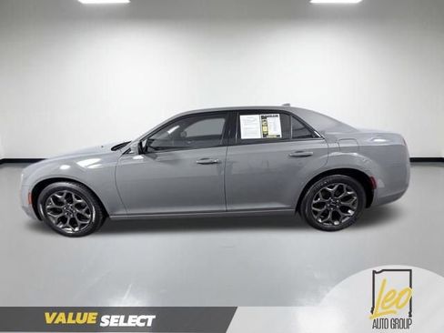 Used 2017 Chrysler 300 S AWD/4WD image 16