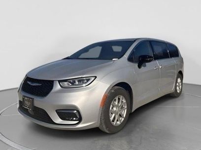 New 2026 Chrysler Pacifica Select