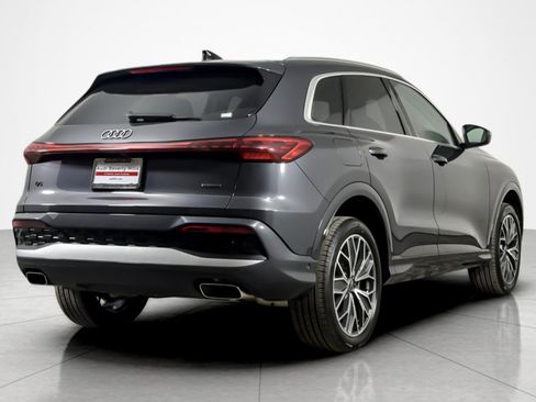 Used 2025 Audi Q5 Premium Plus w/ Premium Plus AWD/4WD image 5