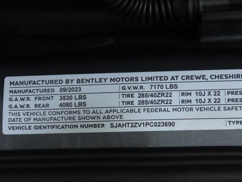 Used 2023 Bentley Bentayga Extended Wheelbase image 36