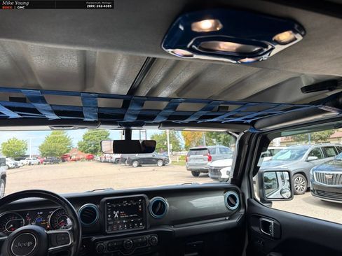 Used 2022 Jeep Wrangler Unlimited Sahara w/ Cold Weather Group AWD/4WD image 15
