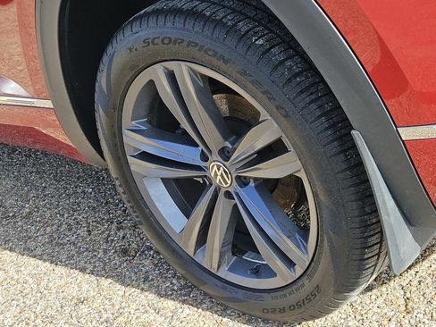 Used 2021 Volkswagen Atlas Cross Sport SE w/ Panoramic Sunroof Package image 7