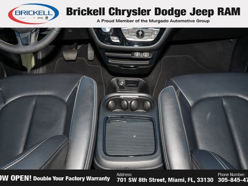 Used 2024 Chrysler Pacifica Limited FWD image 25