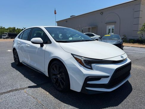 Used 2023 Toyota Corolla XSE FWD image 4