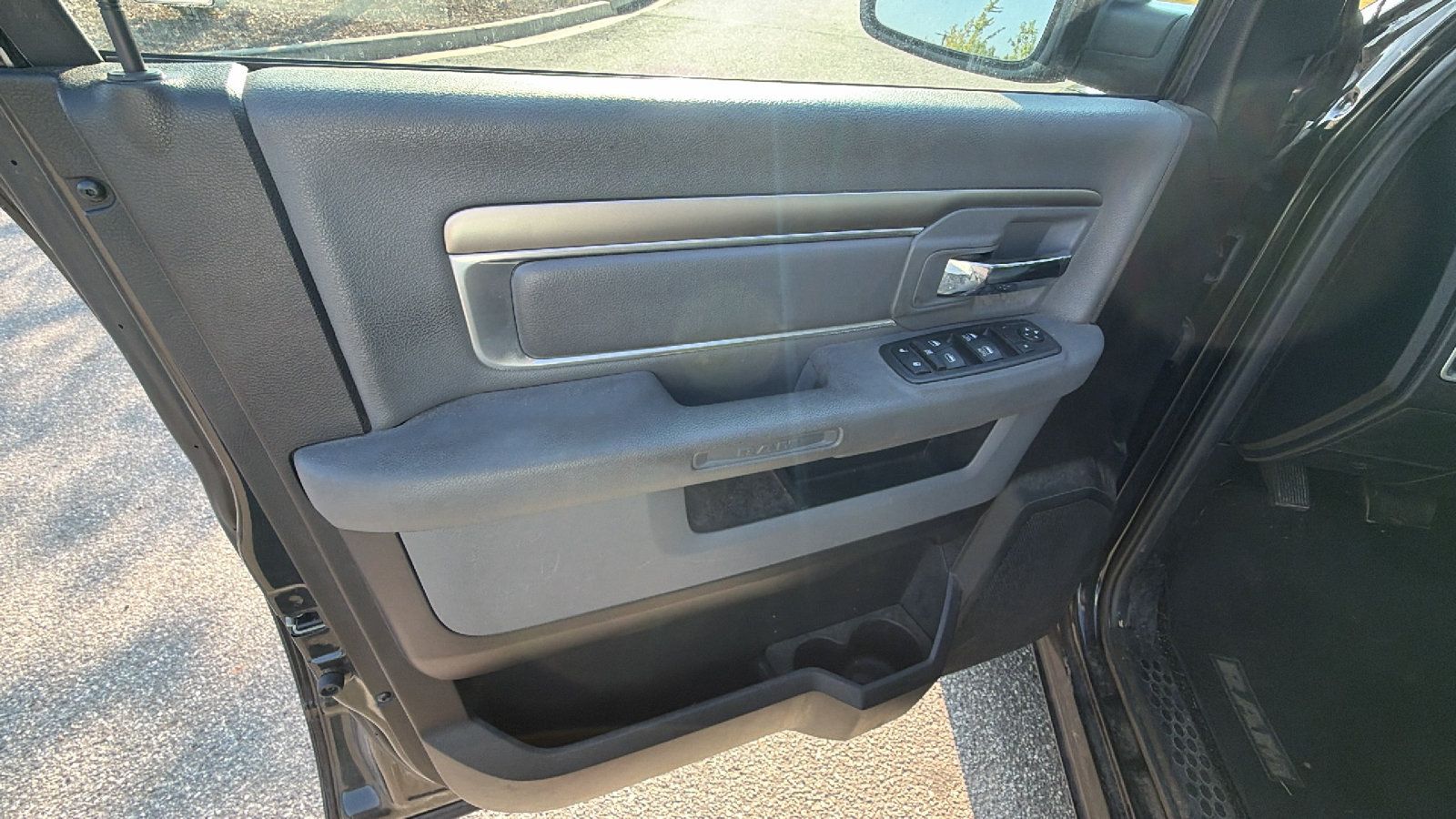 Used 2019 RAM 1500 Classic SLT RWD image 14