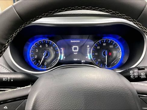 Used 2025 Chrysler Pacifica Limited FWD image 14