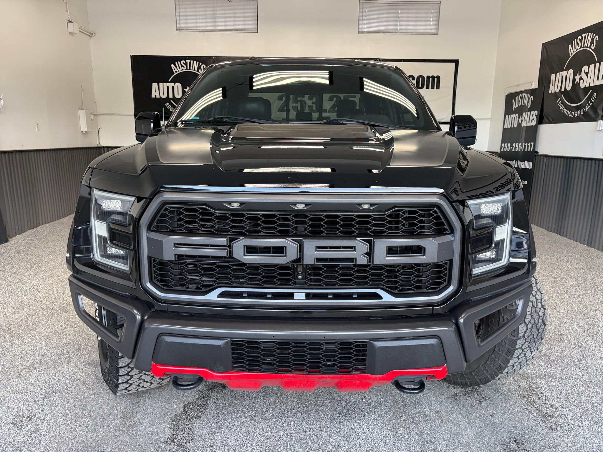 Used 2017 Ford F150 Raptor w/ Equipment Group 802A Luxury AWD/4WD image 5
