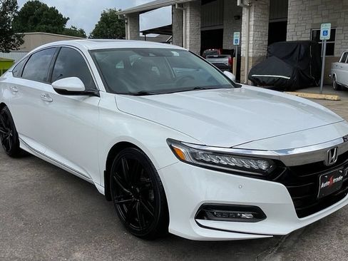 Used 2018 Honda Accord Touring image 2
