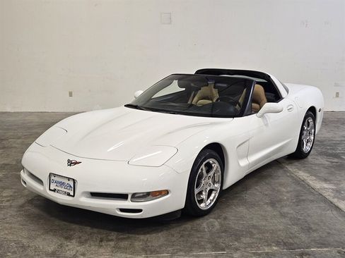 Used 2004 Chevrolet Corvette Coupe w/ Roof Package RWD image 4
