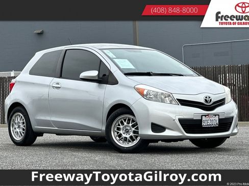 Used 2012 Toyota Yaris L image 1