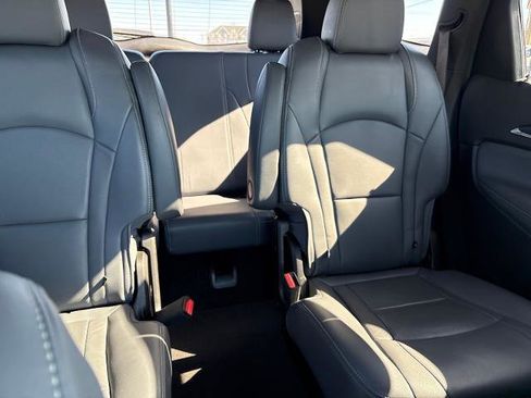 Used 2024 Buick Enclave Premium image 27