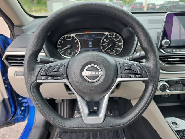 Used 2025 Nissan Altima 2.5 SV FWD image 23