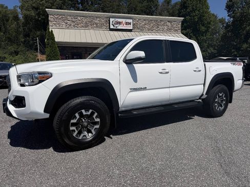 Used 2017 Toyota Tacoma TRD Off-Road w/ Tow Package (A/T) AWD/4WD image 1