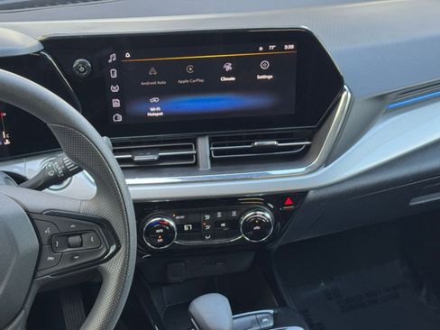 Used 2025 Chevrolet Trax LT image 20