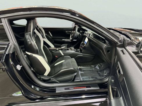 Used 2022 Ford Mustang Shelby GT500 w/ Technology Package RWD image 32