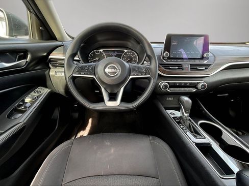 Used 2024 Nissan Altima 2.5 SV image 8