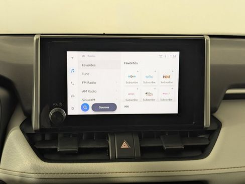 Used 2025 Toyota RAV4 XLE FWD image 20
