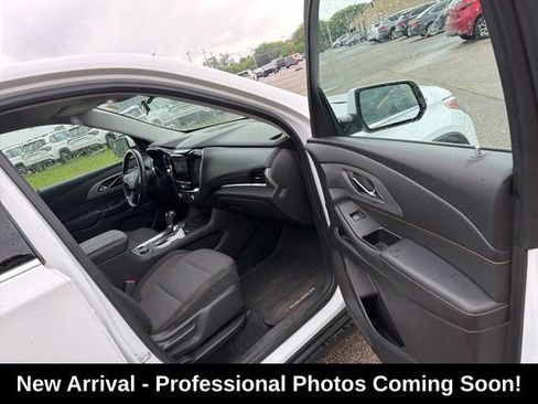 Used 2018 Chevrolet Traverse LT FWD image 19