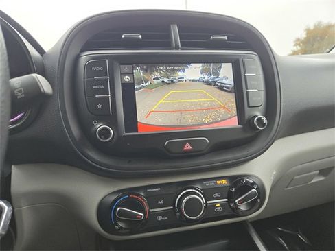 Certified 2023 Kia Soul LX image 17