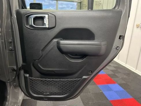 Used 2022 Jeep Wrangler Unlimited Sport AWD/4WD image 19
