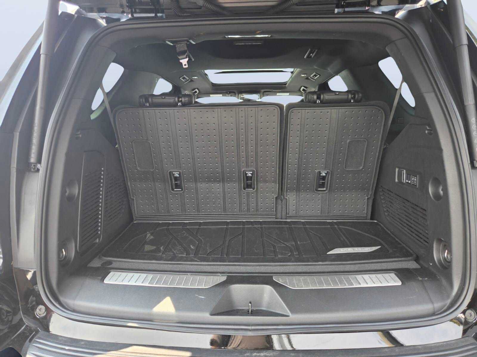 Used 2025 Chevrolet Tahoe High Country AWD/4WD image 15