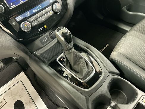 Used 2020 Nissan Rogue SV image 17