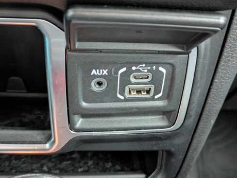 Used 2024 Jeep Gladiator Sport image 30