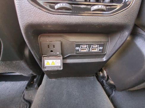 Used 2023 Jeep Grand Cherokee Altitude image 16