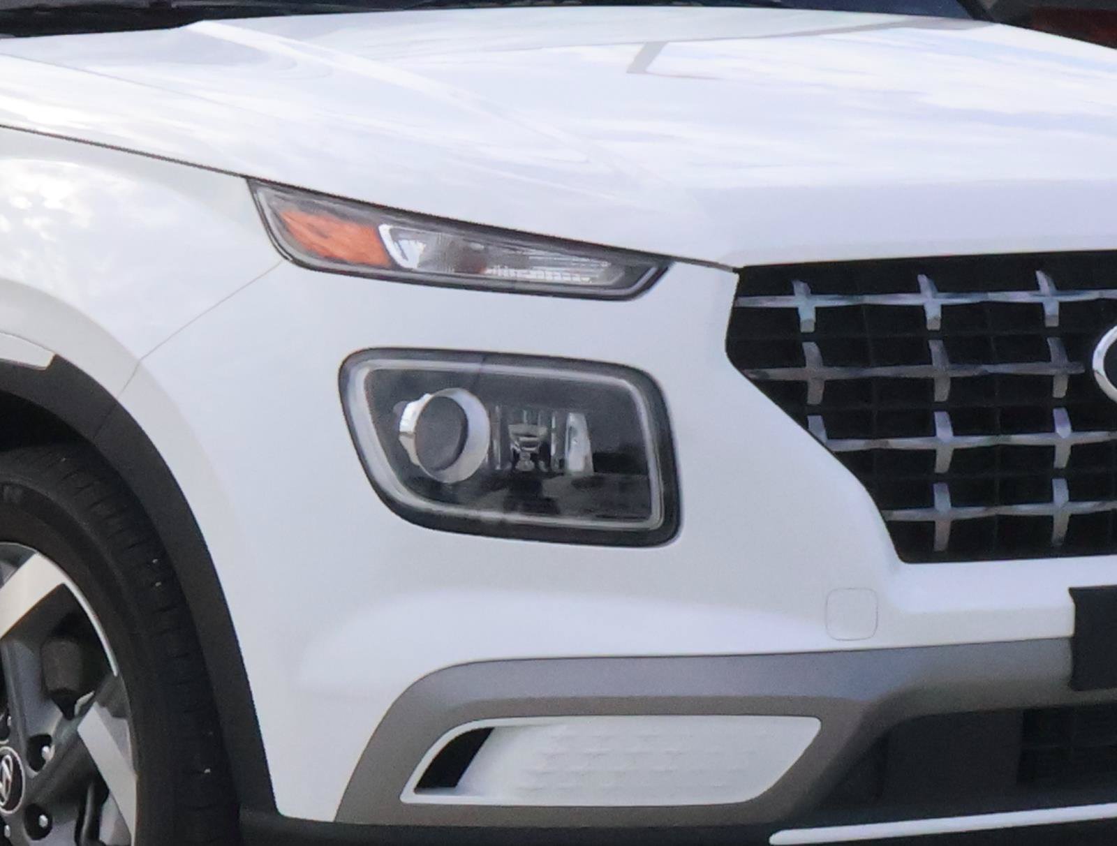 Used 2025 Hyundai Venue Limited FWD image 7