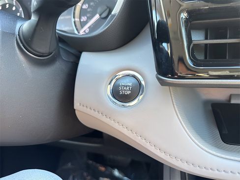 Used 2023 Toyota Highlander XLE image 23