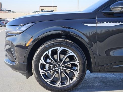 New 2026 Lincoln Nautilus Reserve image 9