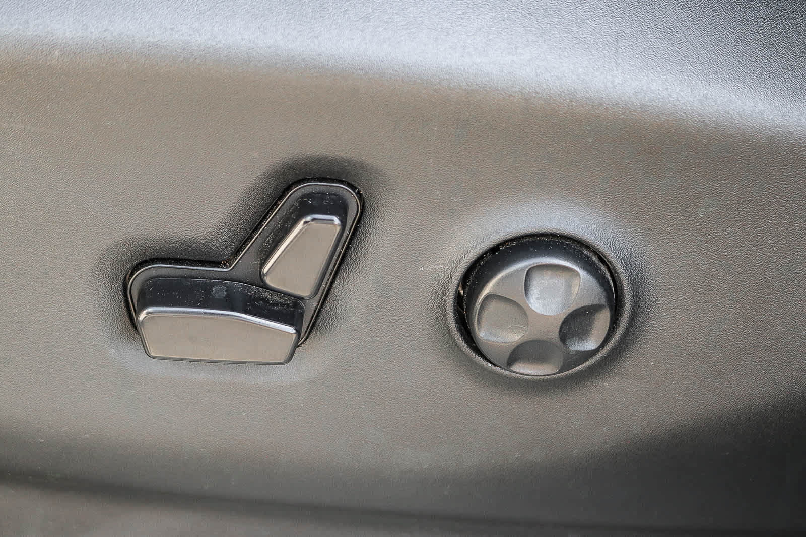 Used 2023 Chrysler Pacifica Limited FWD image 21