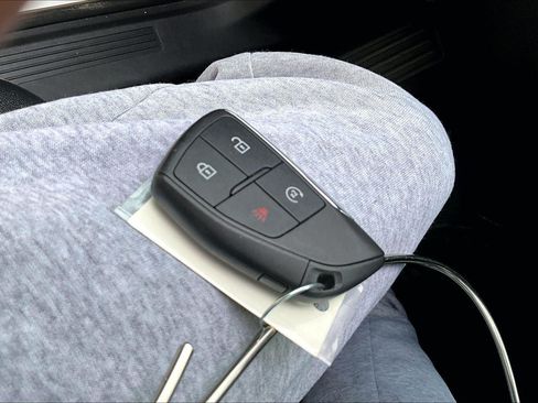 Used 2026 Chevrolet Equinox LT FWD image 12