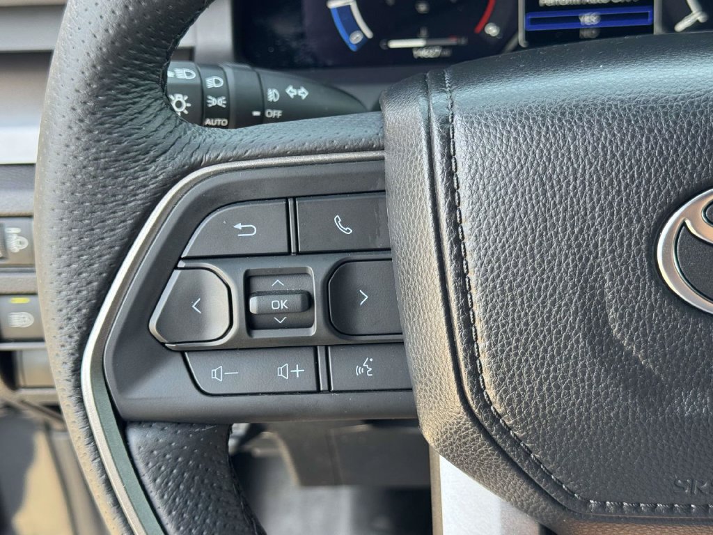Certified 2025 Toyota Tacoma TRD Sport AWD/4WD image 8