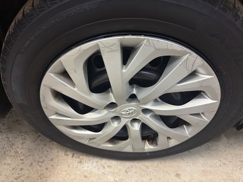 Used 2018 Toyota Corolla LE image 34