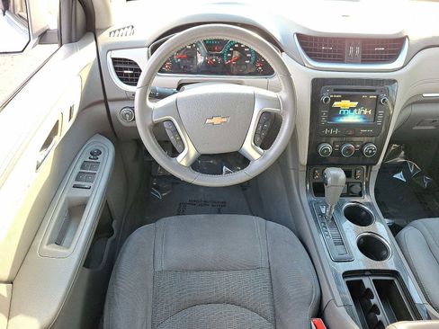 Used 2016 Chevrolet Traverse LT w/ Style and Technology Package image 12