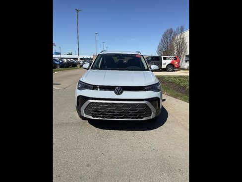 New 2026 Volkswagen Taos SE AWD/4WD image 2