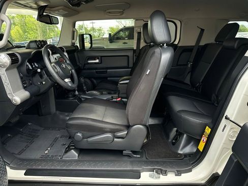 Used 2014 Toyota FJ Cruiser 4WD w/ Convenience Package image 13